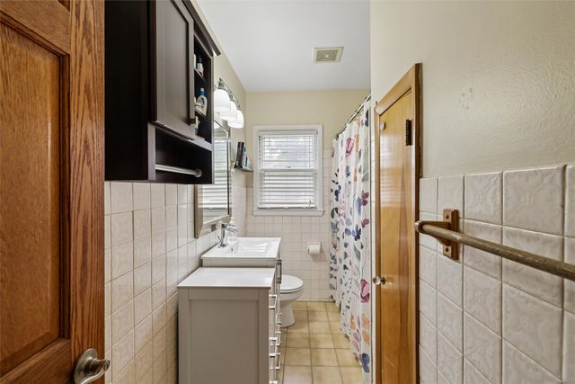 7110 Madison Avenue, Urbandale, IA 50322