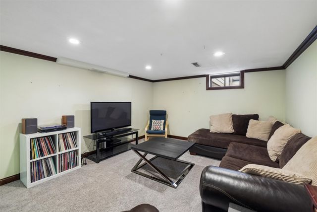 7110 Madison Avenue, Urbandale, IA 50322