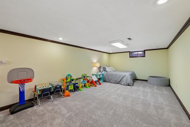 7110 Madison Avenue, Urbandale, IA 50322