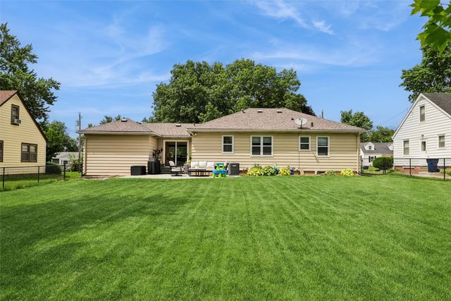 7110 Madison Avenue, Urbandale, IA 50322