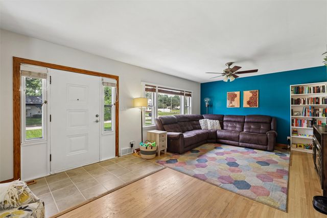 7110 Madison Avenue, Urbandale, IA 50322