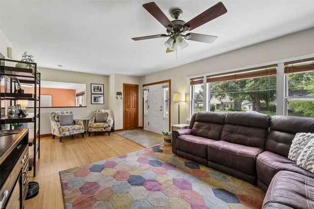 7110 Madison Avenue, Urbandale, IA 50322