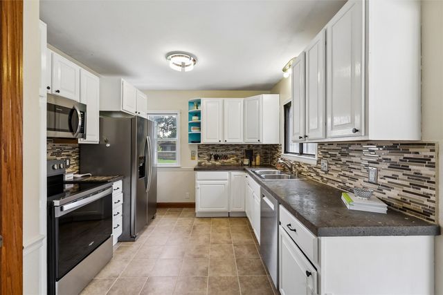 7110 Madison Avenue, Urbandale, IA 50322