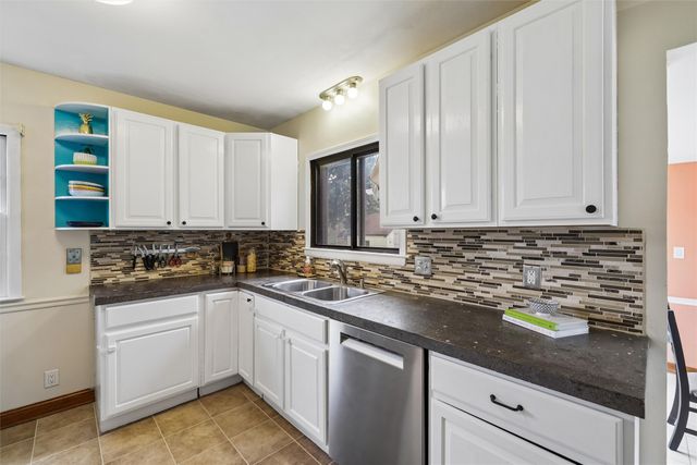 7110 Madison Avenue, Urbandale, IA 50322