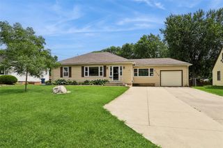 7110 Madison Avenue, Urbandale, IA 50322
