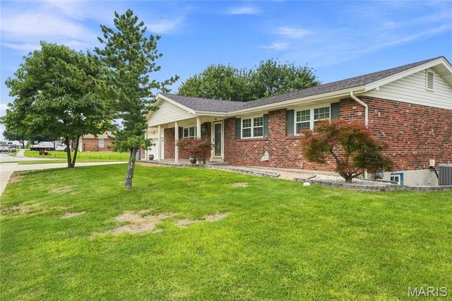 1613 Tamarack Drive, St Charles, MO 63301