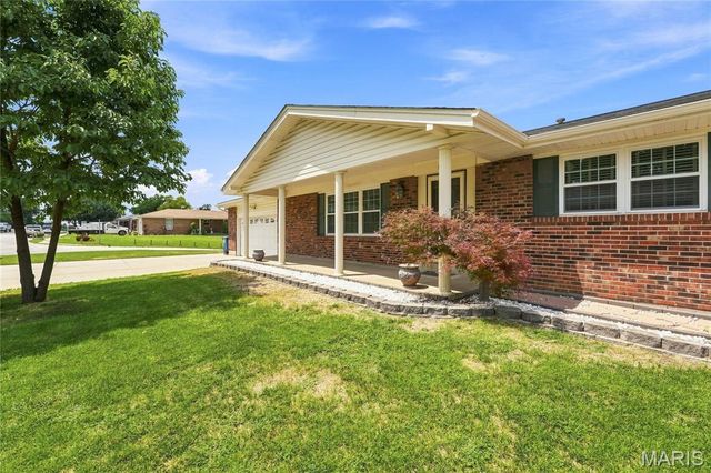 1613 Tamarack Drive, St Charles, MO 63301