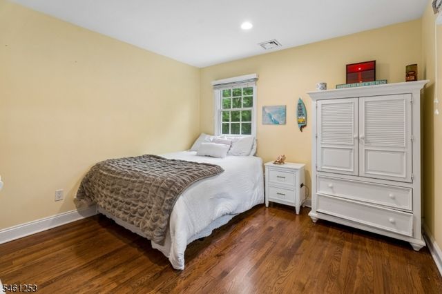 22 Midvale Dr, New Providence Boro, NJ 07974