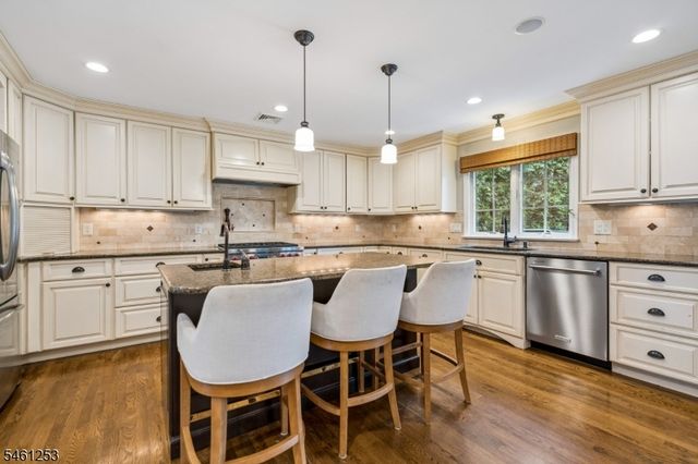 22 Midvale Dr, New Providence Boro, NJ 07974