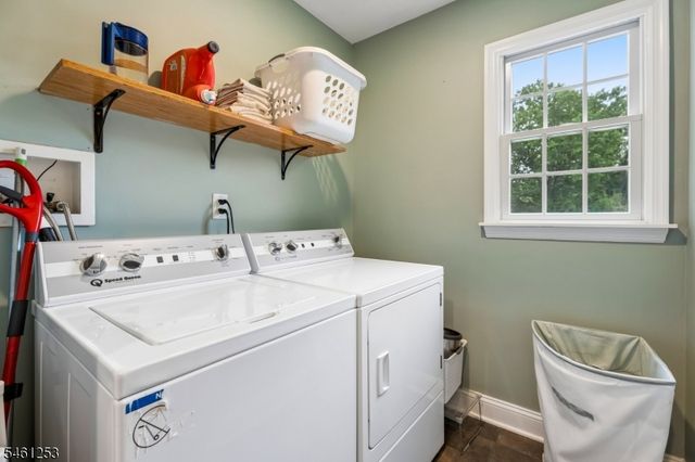 22 Midvale Dr, New Providence Boro, NJ 07974