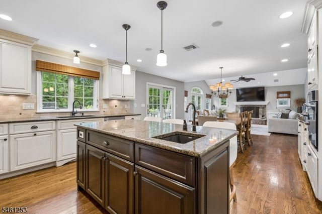 22 Midvale Dr, New Providence Boro, NJ 07974