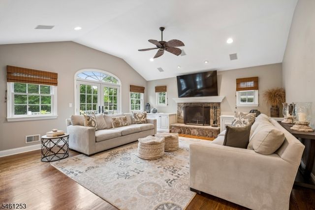 22 Midvale Dr, New Providence Boro, NJ 07974