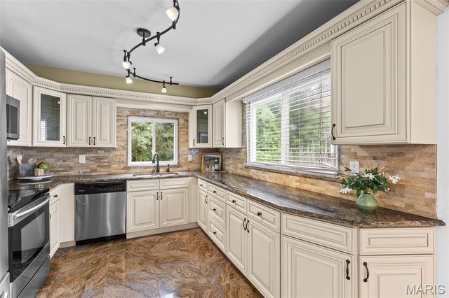 1439 Meadowside Drive, Unincorporated, MO 63146