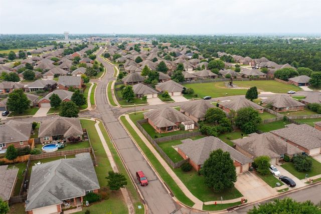 405 Bright Angel Trail, Edmond, OK 73003