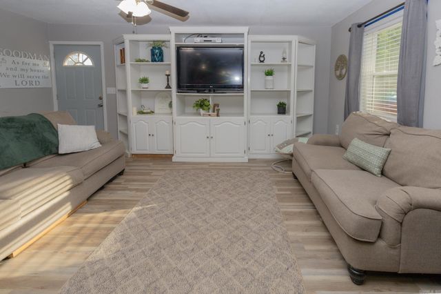 1632 military Road, Malvern, AR 72104