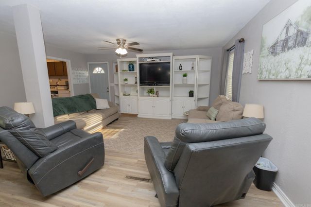 1632 military Road, Malvern, AR 72104