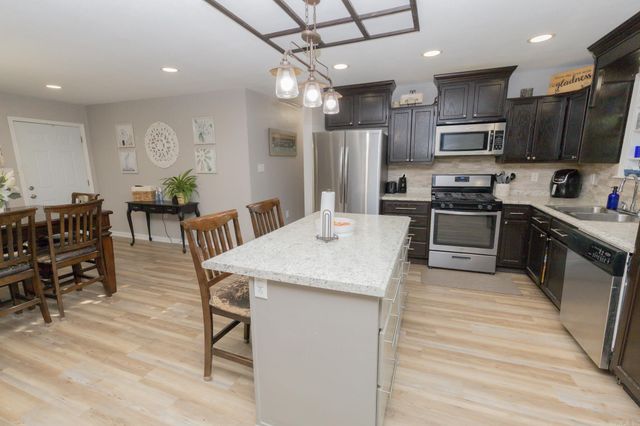 1632 military Road, Malvern, AR 72104