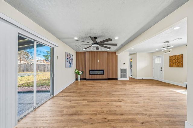 10042 Lazy Oaks Street, Houston, TX 77080