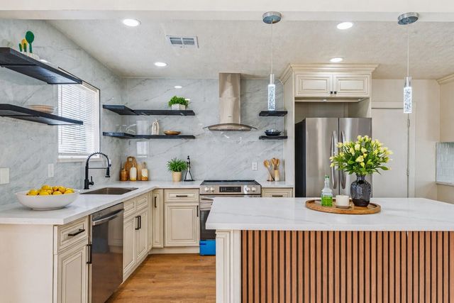 10042 Lazy Oaks Street, Houston, TX 77080