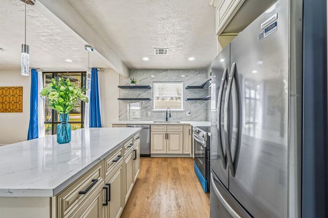 10042 Lazy Oaks Street, Houston, TX 77080