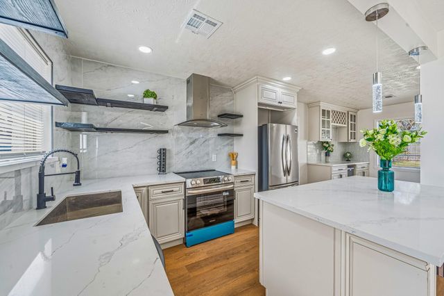 10042 Lazy Oaks Street, Houston, TX 77080