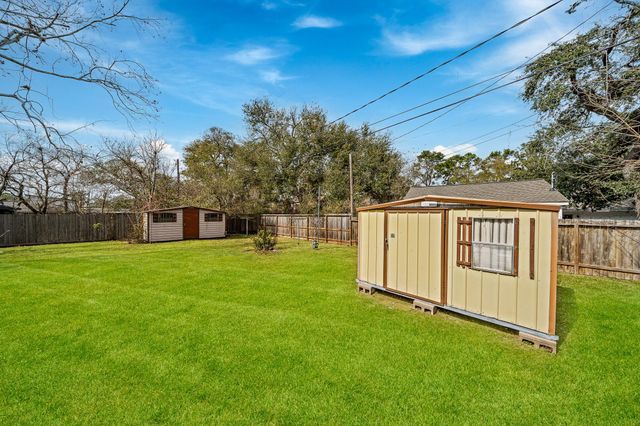 10042 Lazy Oaks Street, Houston, TX 77080