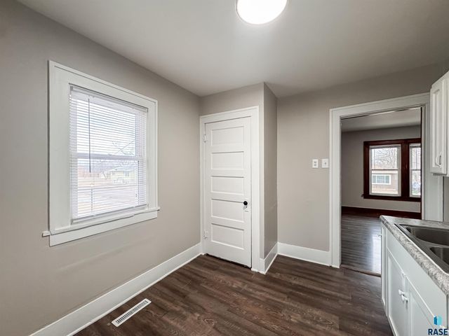 829 N Van Eps Ave Avenue, Sioux Falls, SD 57103