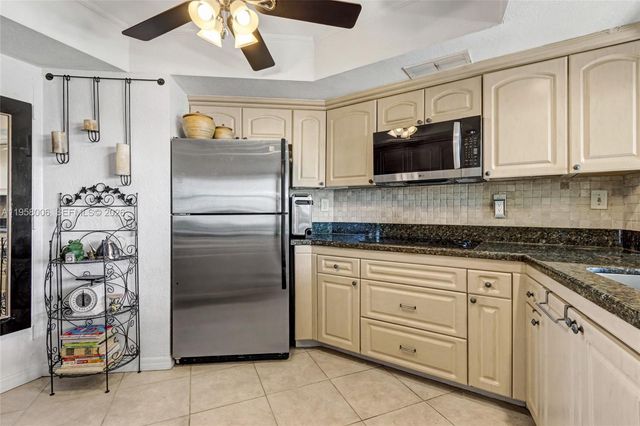 11930 N Bayshore Dr 606, North Miami, FL 33181