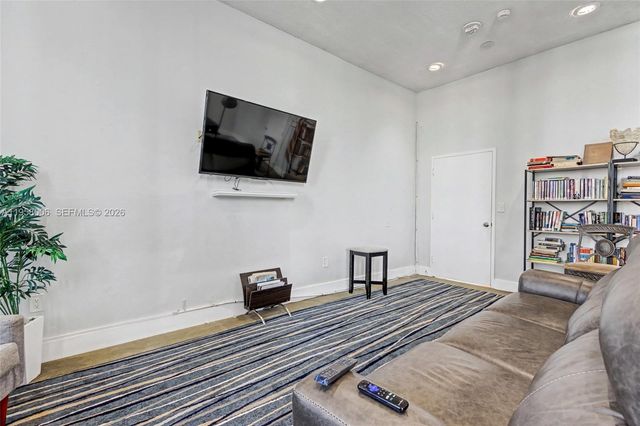 11930 N Bayshore Dr 606, North Miami, FL 33181