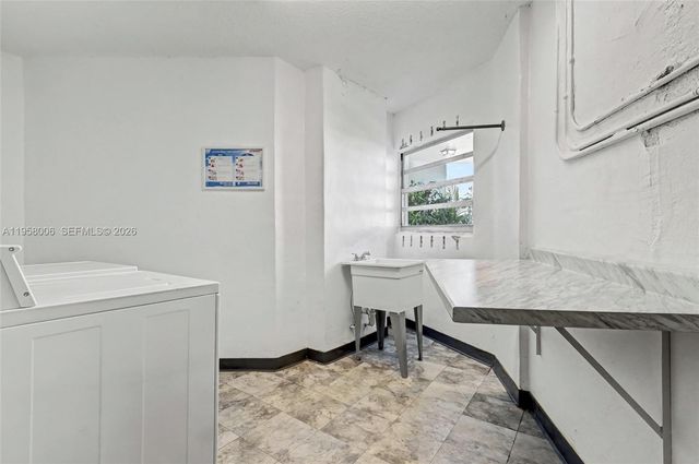 11930 N Bayshore Dr 606, North Miami, FL 33181