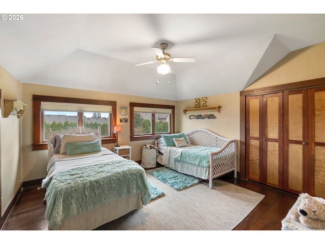 615 Nw TERRITORIAL Rd, Canby, OR 97013