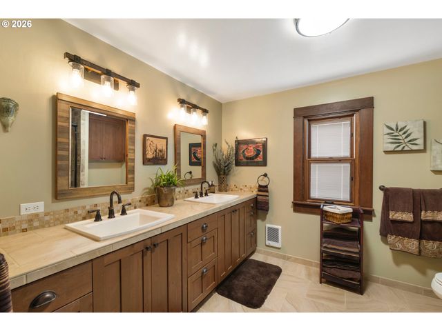 615 Nw TERRITORIAL Rd, Canby, OR 97013