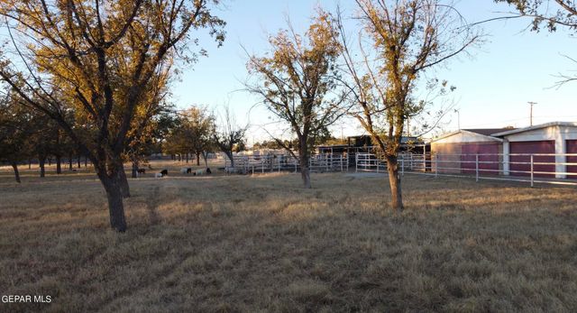 875 Le Barron Road, El Paso, TX 79907