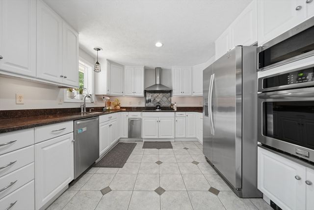 1 Rock Forest Drive, Hooksett, NH 03106