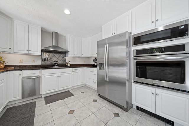 1 Rock Forest Drive, Hooksett, NH 03106