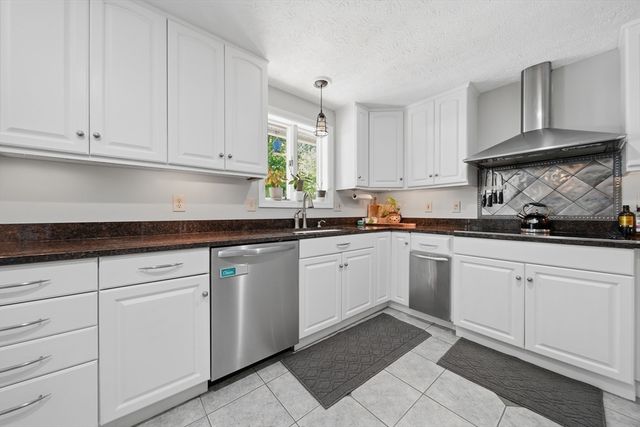 1 Rock Forest Drive, Hooksett, NH 03106