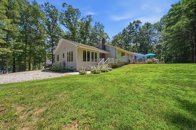 1 Rock Forest Drive, Hooksett, NH 03106