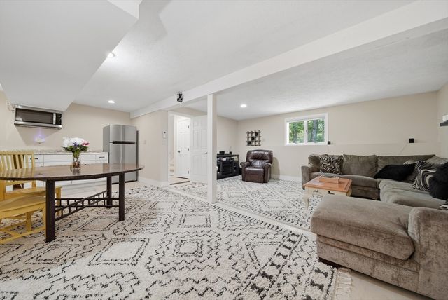 1 Rock Forest Drive, Hooksett, NH 03106