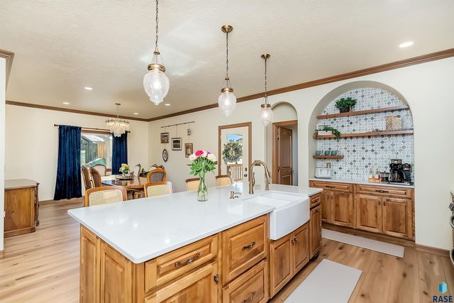 821 N Sylvan Dr Drive, Sioux Falls, SD 57110