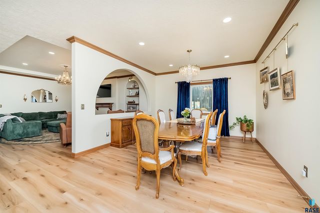 821 N Sylvan Dr Drive, Sioux Falls, SD 57110