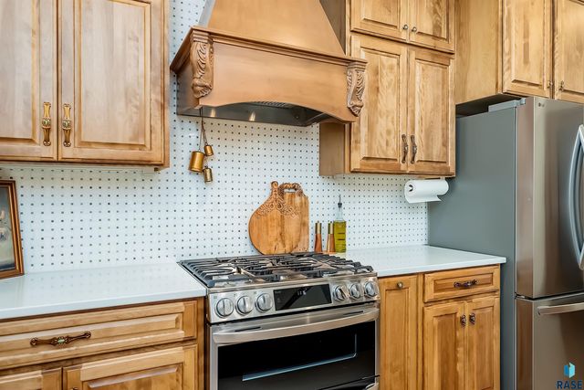 821 N Sylvan Dr Drive, Sioux Falls, SD 57110