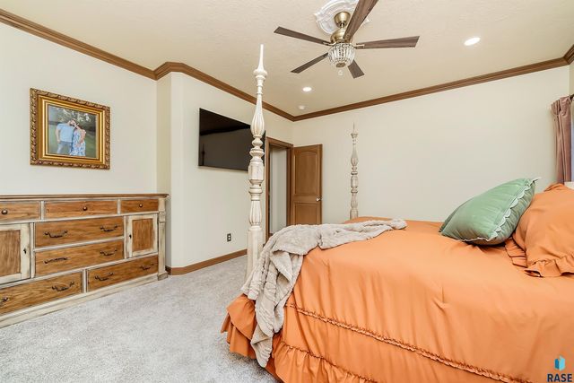 821 N Sylvan Dr Drive, Sioux Falls, SD 57110