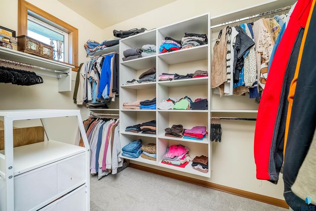 821 N Sylvan Dr Drive, Sioux Falls, SD 57110