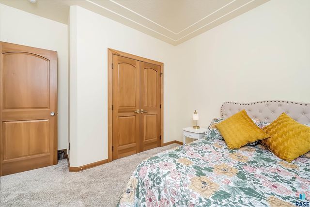 821 N Sylvan Dr Drive, Sioux Falls, SD 57110