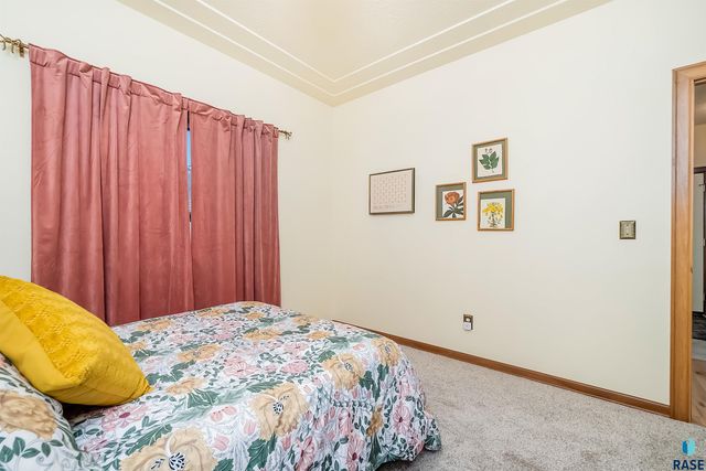 821 N Sylvan Dr Drive, Sioux Falls, SD 57110