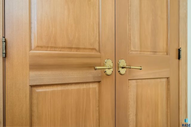 821 N Sylvan Dr Drive, Sioux Falls, SD 57110