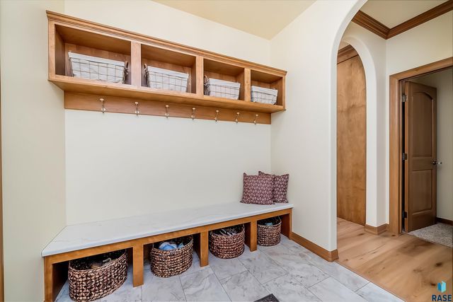 821 N Sylvan Dr Drive, Sioux Falls, SD 57110