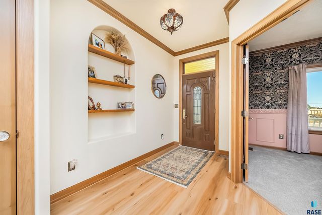 821 N Sylvan Dr Drive, Sioux Falls, SD 57110