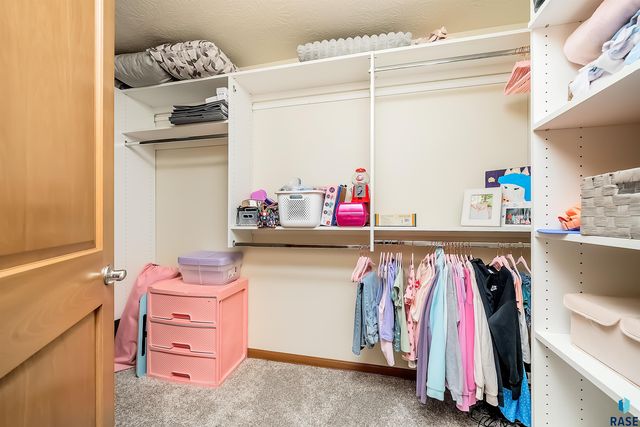 821 N Sylvan Dr Drive, Sioux Falls, SD 57110