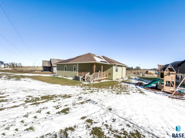 821 N Sylvan Dr Drive, Sioux Falls, SD 57110